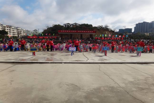 莊嚴(yán)地運(yùn)動(dòng)員宣誓——“我是最勇敢的，我是第一名”