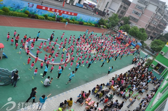江蘇紅纓金盛花園幼兒園舉辦第五屆“貝貝”暨“陽光體育”運(yùn)動會