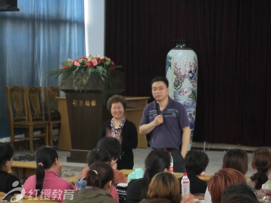 河南衛(wèi)輝紅纓華星幼兒園召開(kāi)專題報(bào)告會(huì)