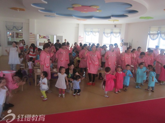 山東濰坊紅纓皇家國(guó)際幼稚園舉辦中秋慶?；顒?dòng)