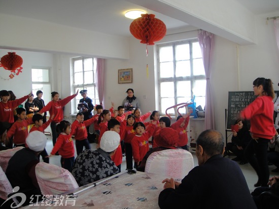 內(nèi)蒙古包頭紅纓小精靈幼兒園舉辦“尊老、愛老”重陽(yáng)節(jié)主題活動(dòng)