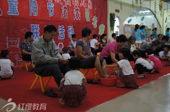 廣東湛江紅纓小天使幼兒園舉辦重陽(yáng)節(jié)聯(lián)歡活動(dòng)