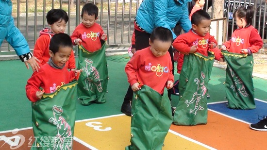 遼寧營(yíng)口紅纓鴻程書(shū)香苑幼兒園課間活動(dòng)豐富多彩