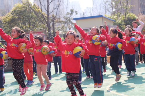 安徽合肥紅纓時(shí)代幼兒園舉辦陽光體育早操比賽