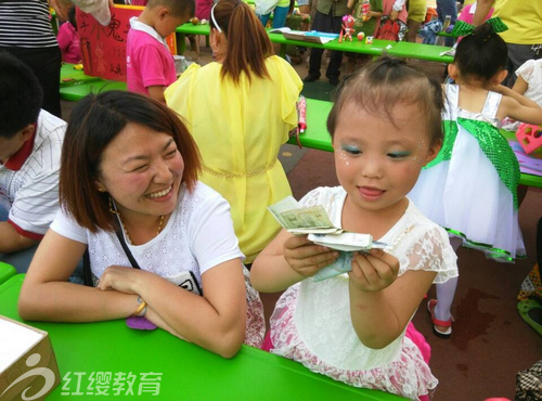 山東德州齊河紅纓紅太陽(yáng)幼兒園舉辦慶六一跳蚤市場(chǎng)活動(dòng)