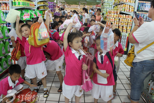 湖北丹江口紅纓陽光寶貝幼兒園社會實(shí)踐活動