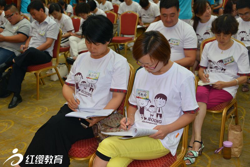 認(rèn)真聆聽，仔細(xì)記錄
