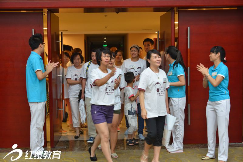 打開大門，迎八方來客