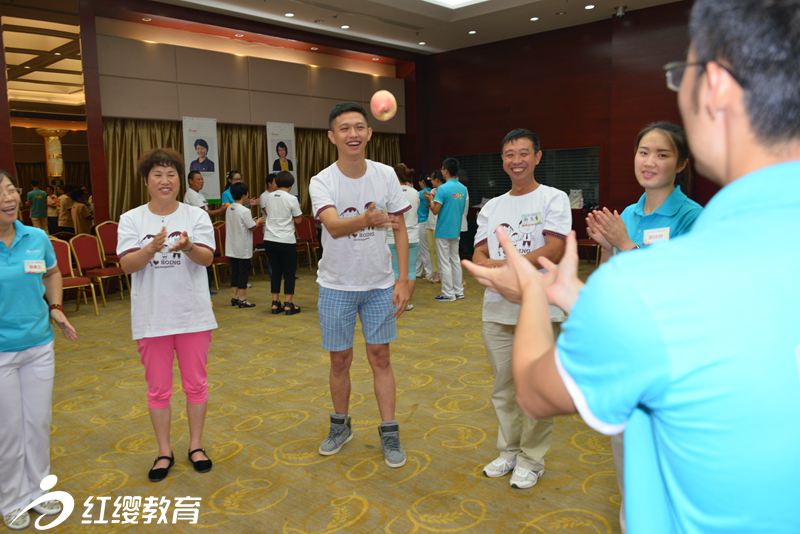 簡單的動作，深厚的情誼