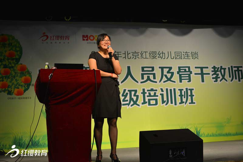 吳春艷老師對音樂展示活動進(jìn)行系統(tǒng)培訓(xùn)