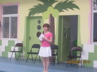 上午9：00家長會正式開始，主持人開始講話