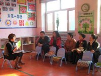 思維大班幼兒正在進(jìn)行打擊樂(lè)展示