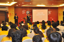園長介紹自己紅纓教材使用經(jīng)驗(yàn)
