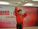 賴(lài)飛老師表演精湛舞蹈