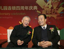 張文范理事長和郭福昌副總督學親切交談