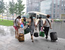 雨水抵擋不住前進的步伐