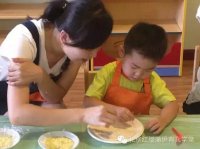 終于可以制作了，看我們的寶貝多么認真啊。