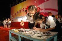 創(chuàng)意繪畫——我園采用國際知名美術(shù)教育家楊景芝老師獨(dú)創(chuàng)的繪畫方法，使孩子從小像大師一樣自由創(chuàng)作，盡顯孩子的創(chuàng)造性。