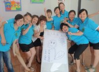花兒朵朵對(duì)的隊(duì)名和隊(duì)標(biāo)。