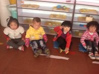 孩子們在蒙班上課！