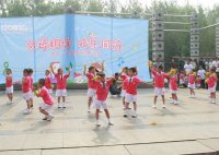 孩子們集體舞蹈！