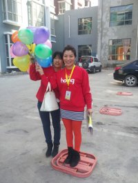 園長(zhǎng)親自深入社區(qū)宣傳“獻(xiàn)愛(ài)心，傳教育”活動(dòng)