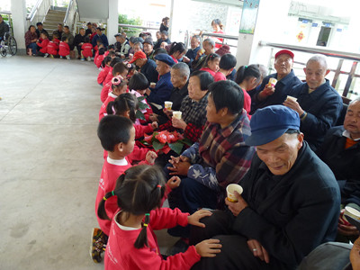 北川安昌藍(lán)天幼兒園2012年“關(guān)愛老人，感恩重陽”活動(dòng)