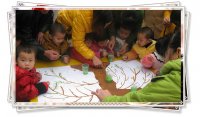 家長、幼兒合作完成棉簽畫