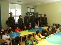 首長(zhǎng)們參觀我們幼兒園！