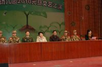 蔡甸區(qū)武警中隊(duì)隊(duì)長張長江與4名武警戰(zhàn)士、蔡甸區(qū)文化館館長和蔡甸區(qū)政協(xié)常委都出席了本次聯(lián)歡會(huì)。